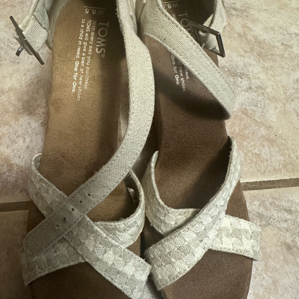 TOMS Women's Tan Crisscross Sandals